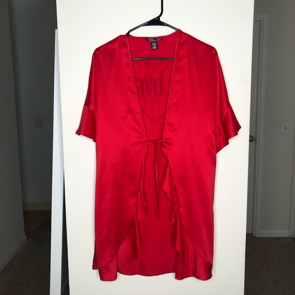 Victoria’s Secret Red Short-Sleeve Robe - Picture 4 of 6